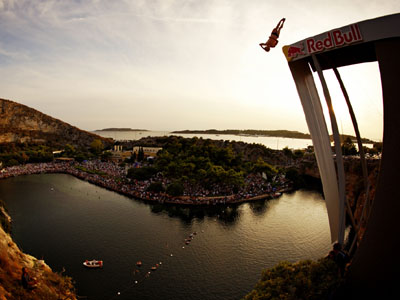 Εντυπωσιακές εικόνες από αγώνες Cliff Diving